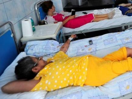 Tratament şocant: Pacienţi legaţi de pat într-un spital din Sibiu, din lipsa personalului